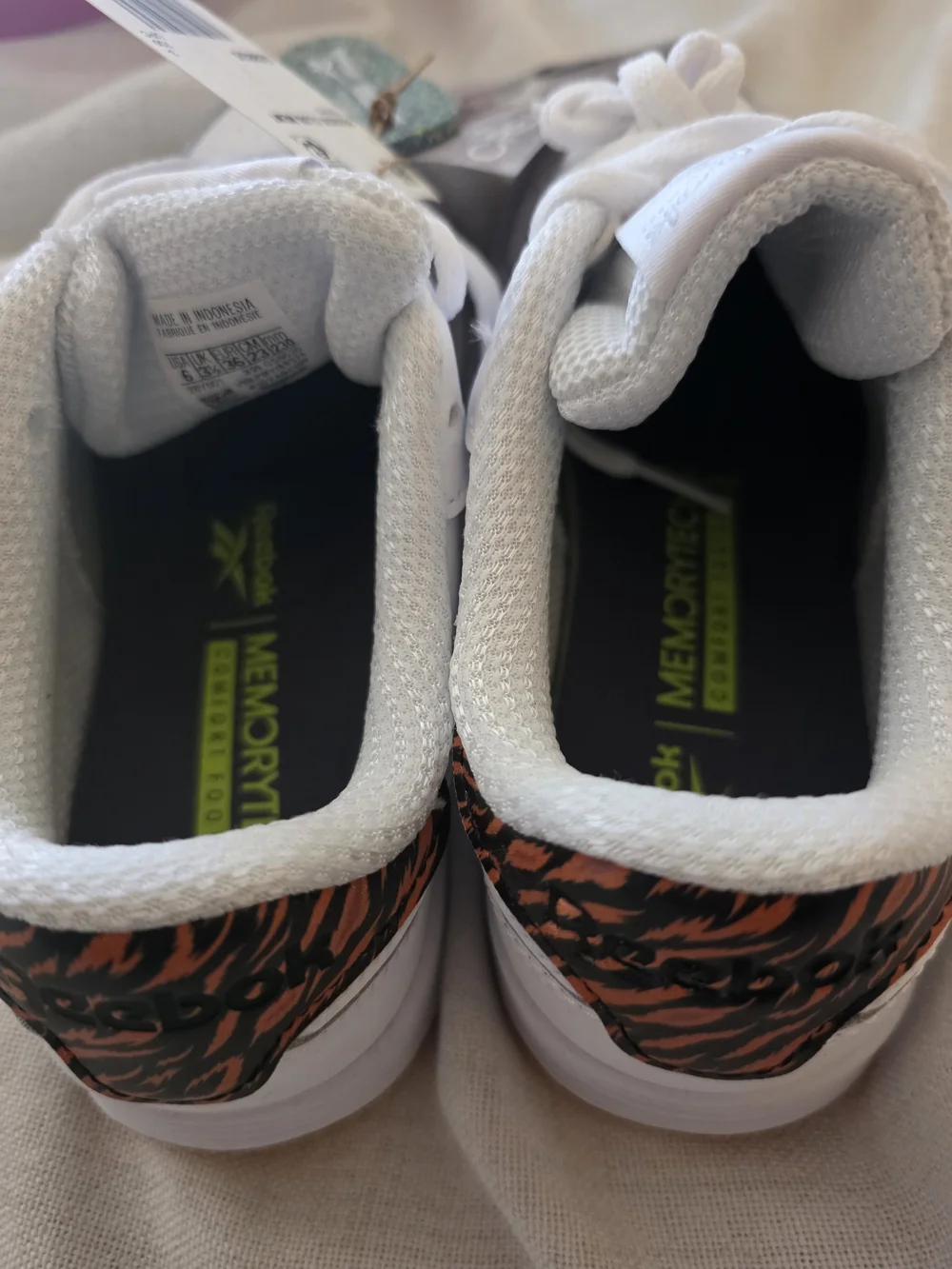 Reebok clean white
